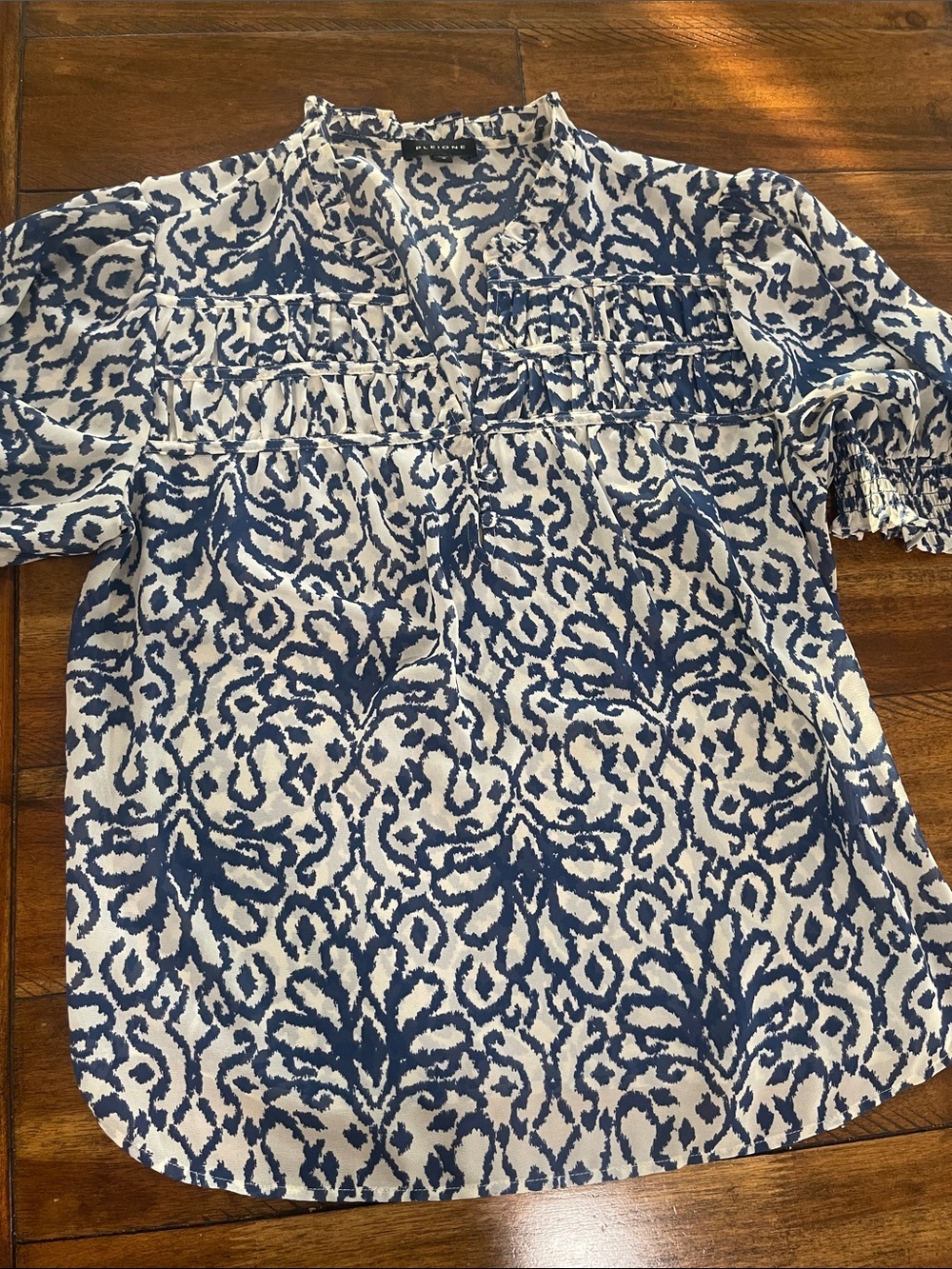 Pleione Puff short Sleeve split neck - Picture 2 of 14